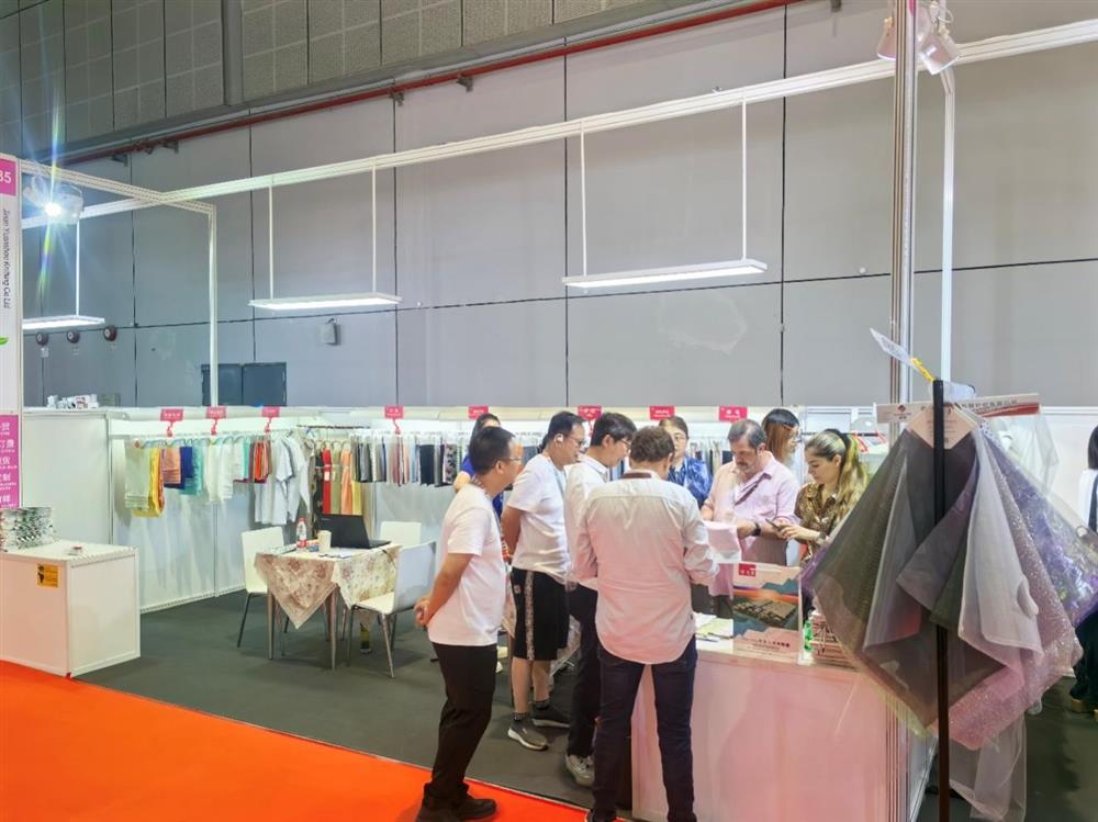 以科技綠色鏈接紡織商機(jī)！元首針織亮相2025中國國際紡織面料及輔料（秋冬）博覽會